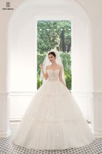 VAÝ CƯỚI DÁNG XÒE TO CÚP NGỰC TÙNG TẦNG LU551-LUXURY